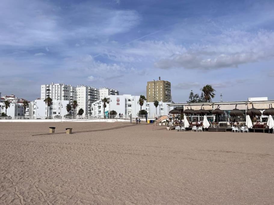 Apto. En La Playa Del Parque Natural Los Turunos Эль-Пуэрто-де-Санта-Мария Экстерьер фото