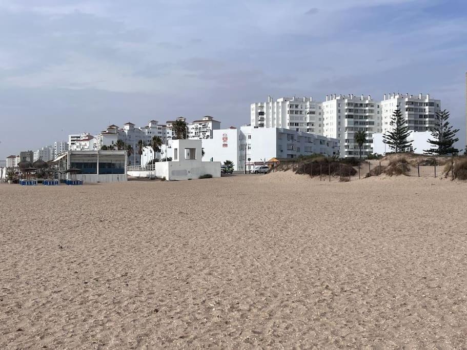 Apto. En La Playa Del Parque Natural Los Turunos Эль-Пуэрто-де-Санта-Мария Экстерьер фото